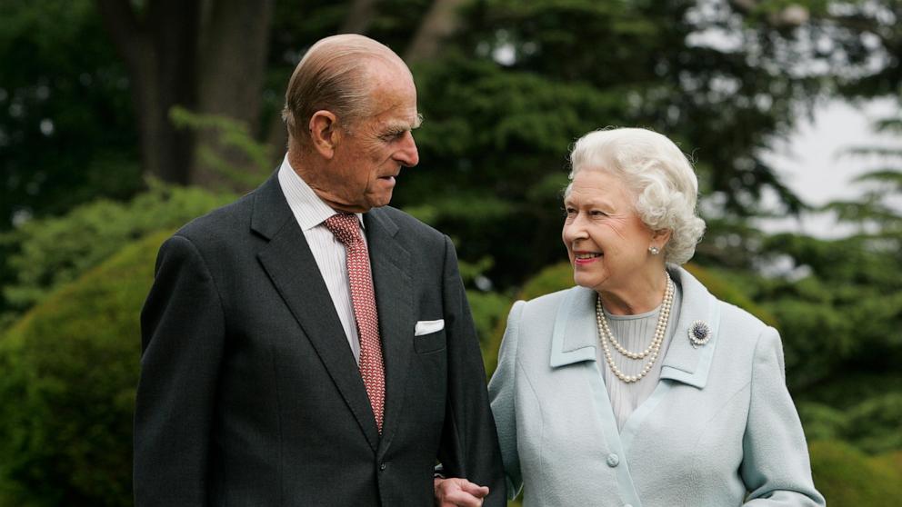 PHOTO: Queen Elizabeth II and Prince Philip mark their Diamond Wedding Anniversary.