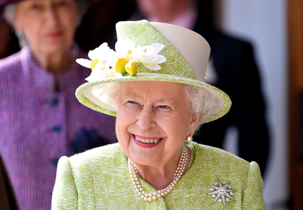 PHOTO: Queen Elizabeth II visits Hauser & Wirth on March 28, 2019 in Bruton, Somerset, England.