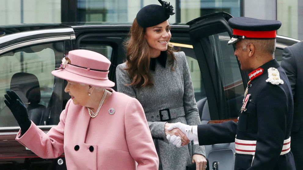 PHOTO: Britain's Queen Elizabeth and Catherine, Duchess of Cambridge arrive to open Bush House at King's College London, March 19, 2019.
