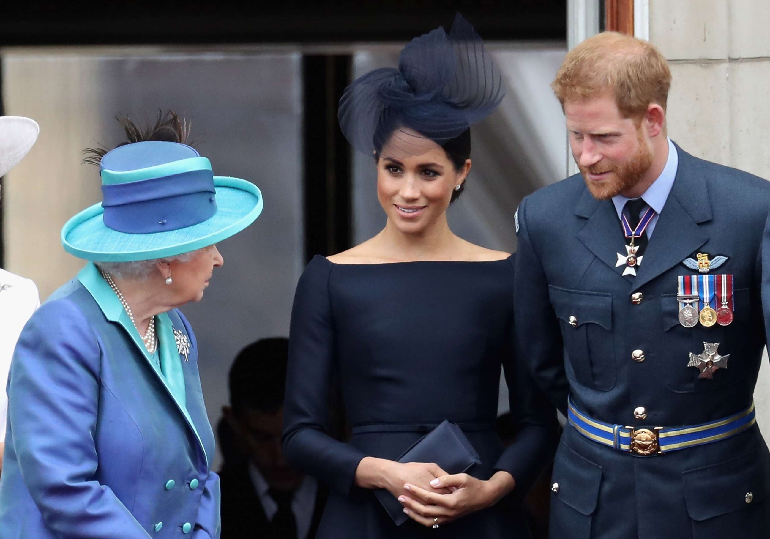 PHOTO: Queen Elizabeth II, Meghan, Duchess of Sussex, Prince Harry, Duke of Sussex watch the RAF flypast on the balcony of Buckingham Palace, as members of the Royal Family attend events to mark the centenary of the RAF on July 10, 2018 in London.