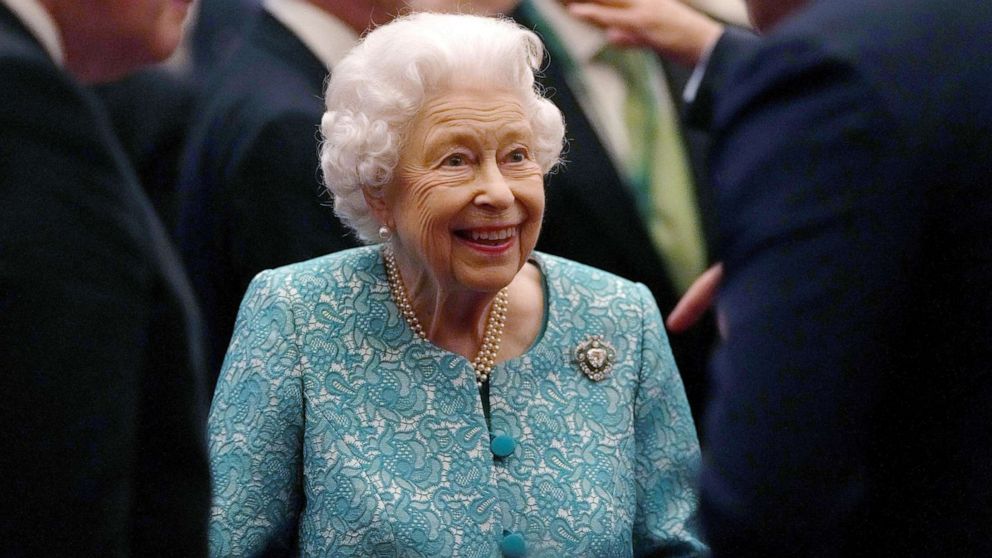 VIDEO: Queen Elizabeth back home after being hospitalized