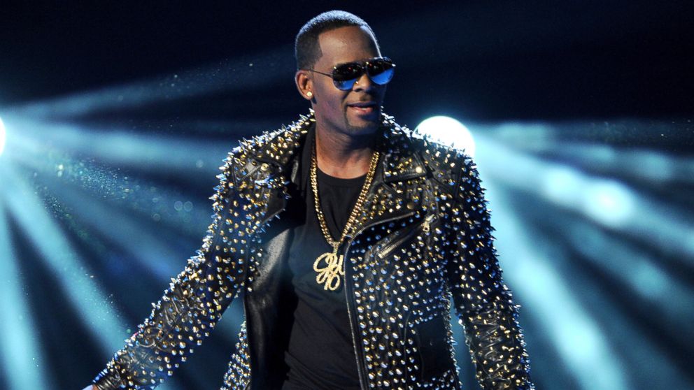 PHOTO: R. Kelly performs at the BET Awards in Los Angeles.