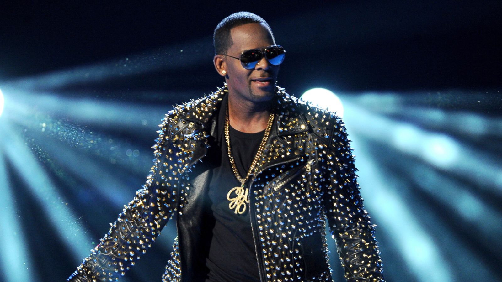 PHOTO: R. Kelly performs at the BET Awards in Los Angeles.