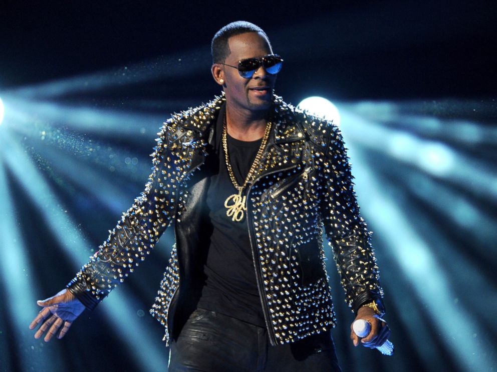 PHOTO: R. Kelly performs at the BET Awards in Los Angeles.