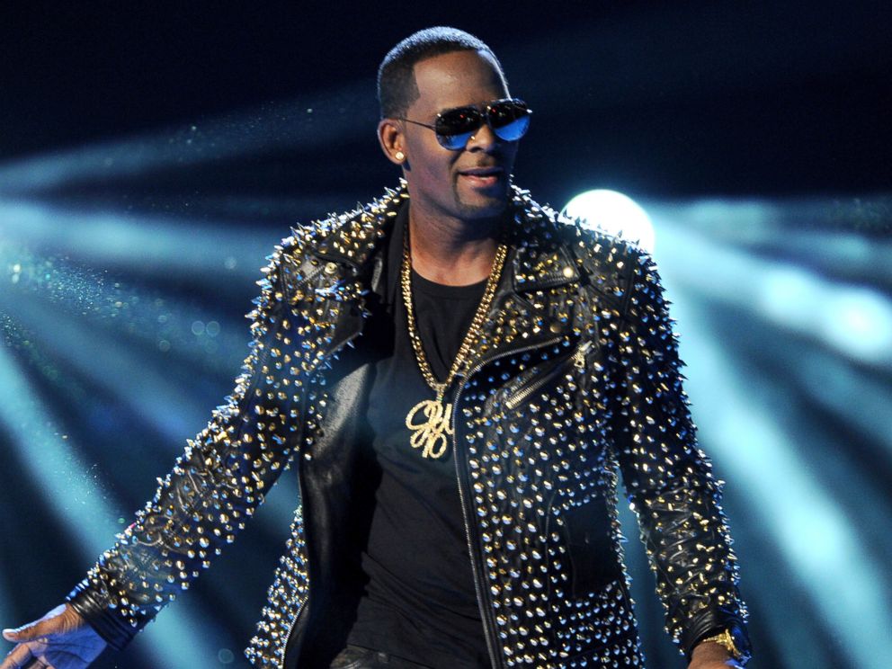 PHOTO: R. Kelly performs at the BET Awards in Los Angeles.