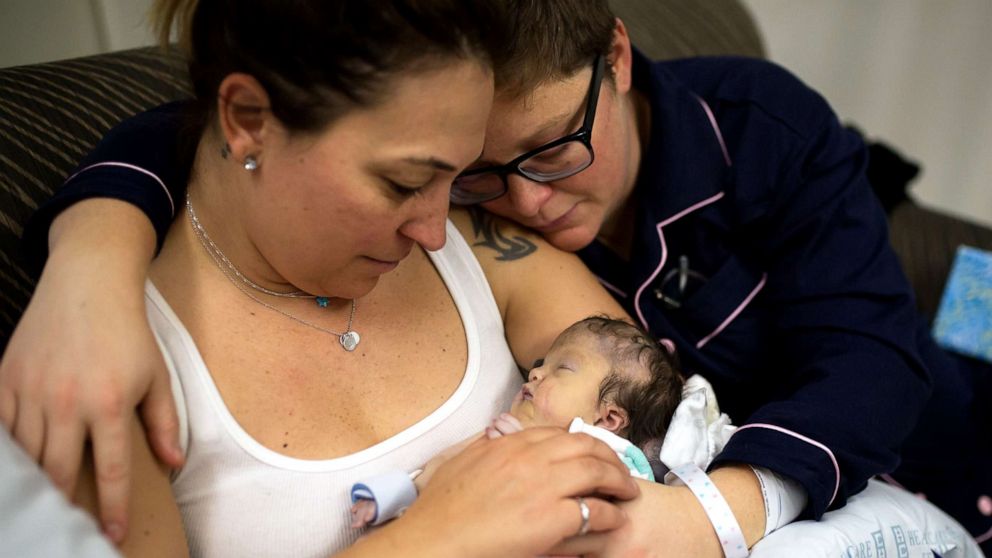 PHOTO: Rachel and Erin Alder hold their daughter, Bea, shortly before her death 36 hours after her birth.
