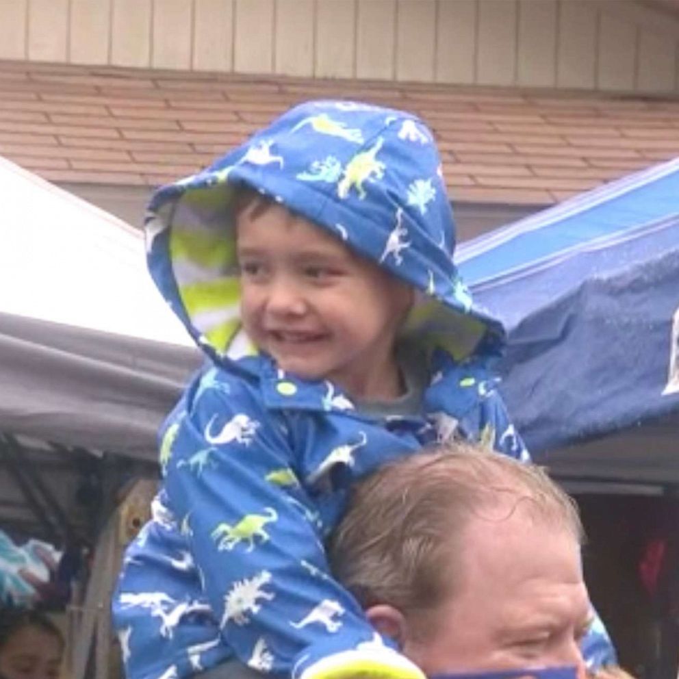 VIDEO: 5-year-old who lost both parents to COVID-19 surprised with birthday parade 