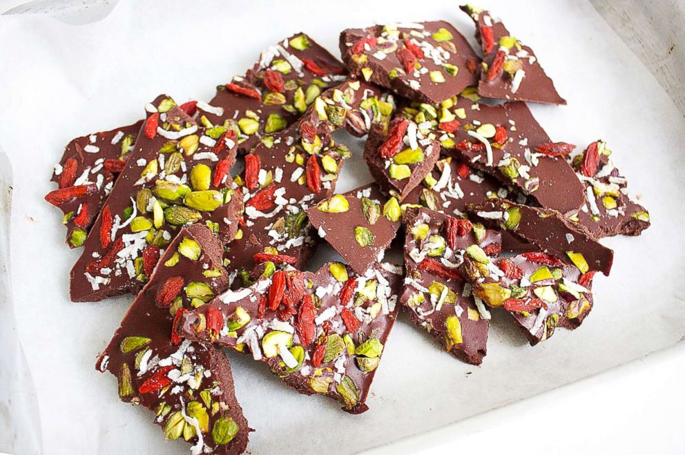PHOTO: Nutritionist and health author Jessica Sepel shows how to make a raw chocolate Christmas bark with "GMA." 