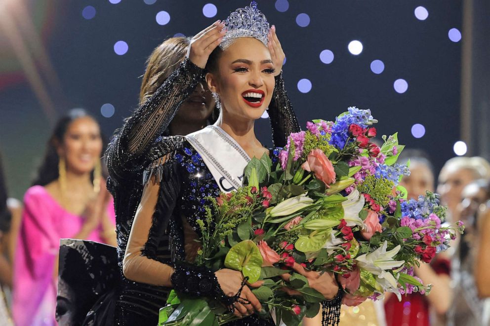 PHOTO: Miss U.S. R'Bonney Gabriel is crowned Miss Universe during the 71st Miss Universe pageant, Jan. 14, 2023, in New Orleans.