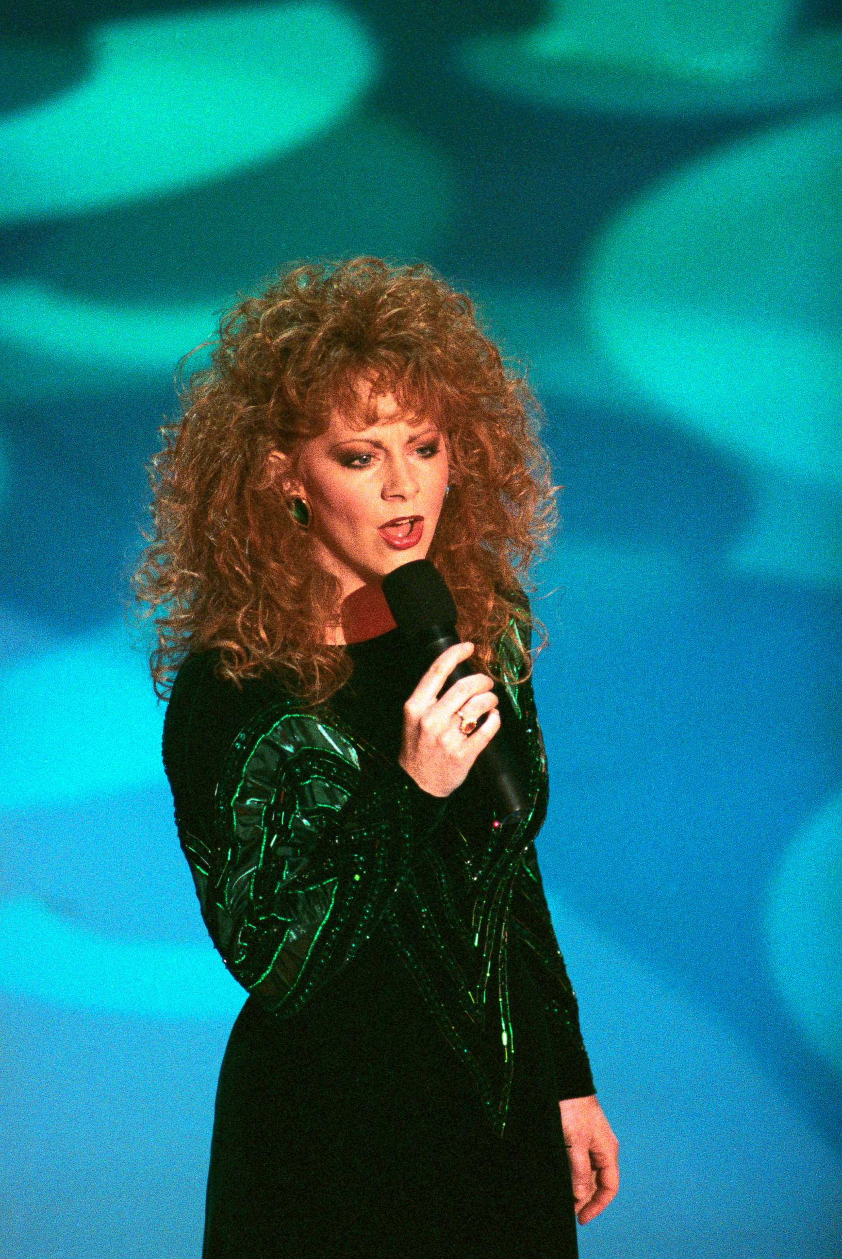 PHOTO: Singer Reba McEntire, who lost most of her band and crew in a tragic plane accident March 16, sings her Oscar-nominated song, "I'm Checkin' Out" from Postcards from the Edge at the 63rd Academy Awards in Los Angeles, March 24, 1991.
