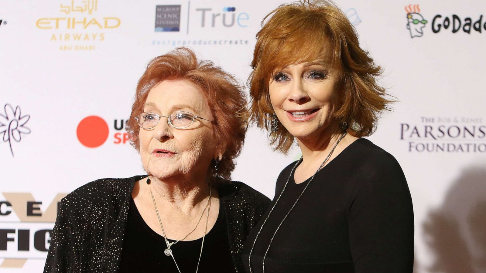 PHOTO: Reba McEntire, right, and Jacqueline Smith at JW Marriott Desert Ridge Resort & Spa on April 9, 2016 in Phoenix.