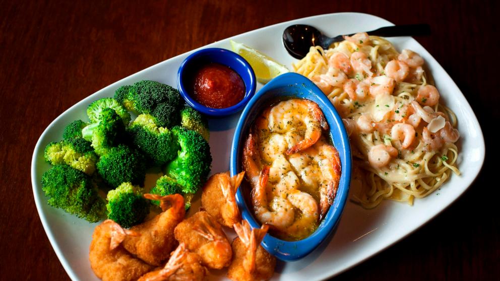 PHOTO: In this July 24, 2014, file photo, a seaside shrimp combo dish is shown at a Red Lobster restaurant in Yonkers, New York.