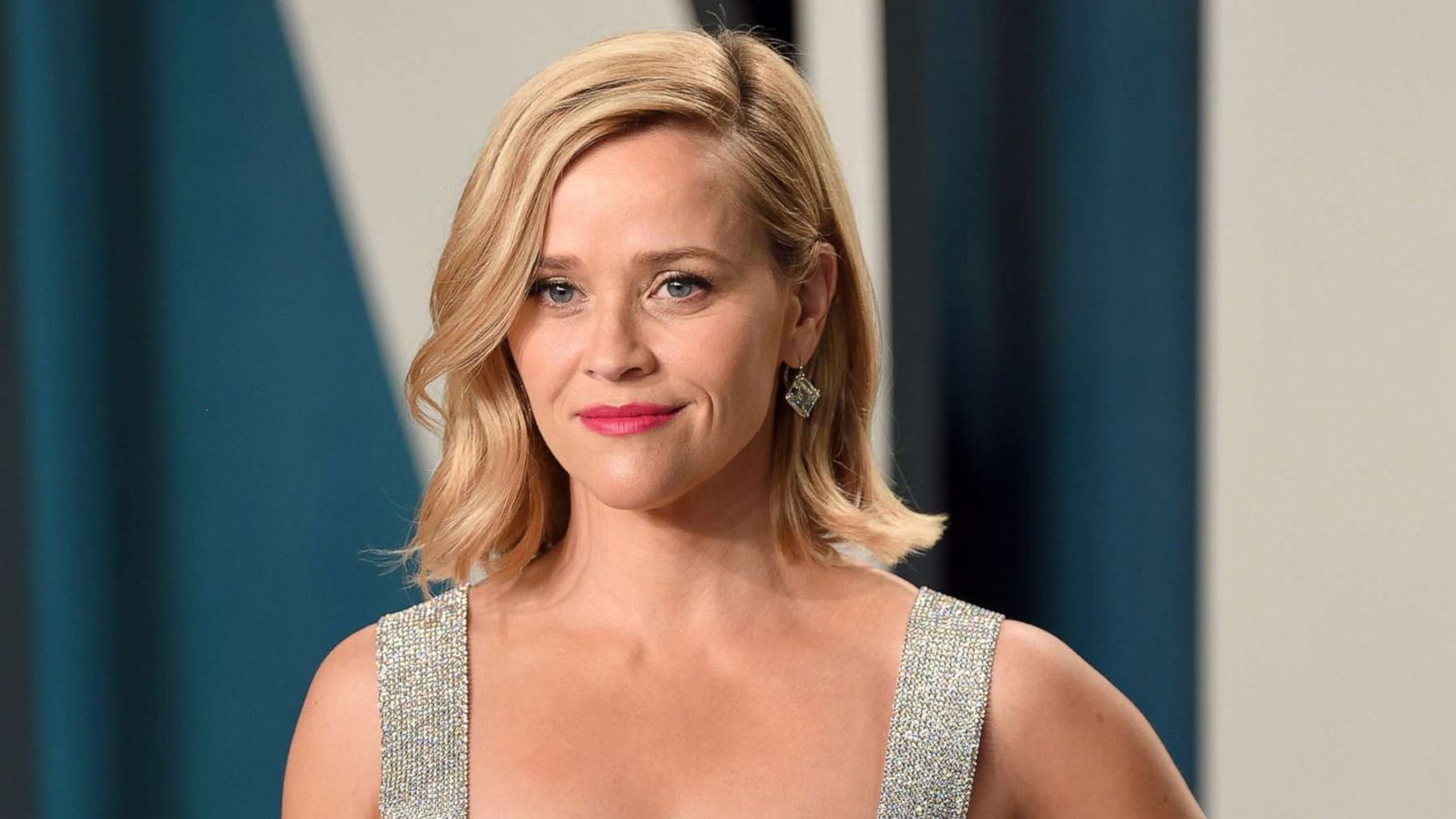 Reese Witherspoon wears a protective face as she steps out with a gift box  amid COVID-19 crisis