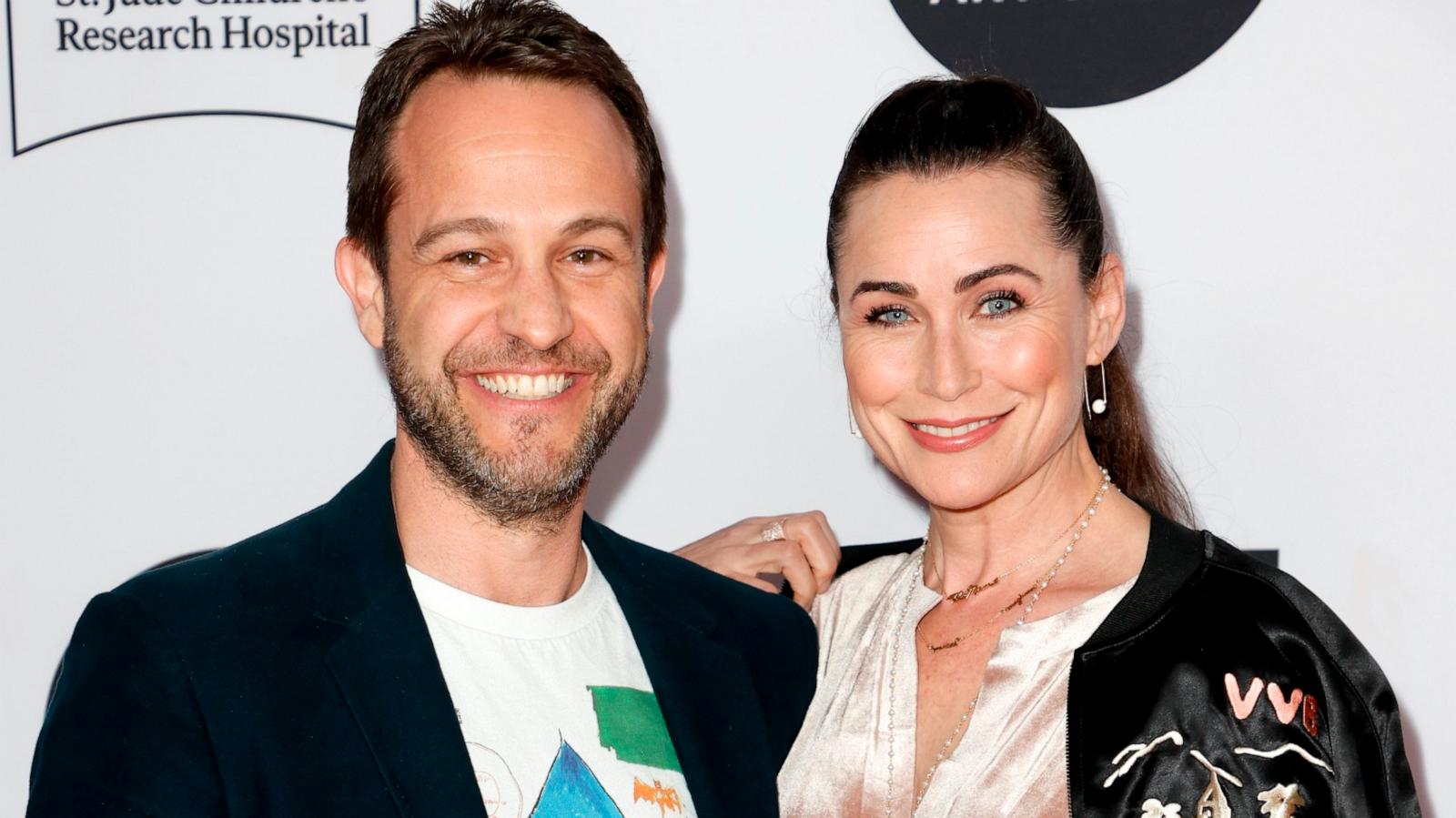 PHOTO: Sanford Bookstaver and Rena Sofer attend the LA Art Show Opening Night Premiere Party Benefiting St. Jude hosted by Kaia Gerber at the Los Angeles Convention Center, Jan. 19, 2022, in Los Angeles.