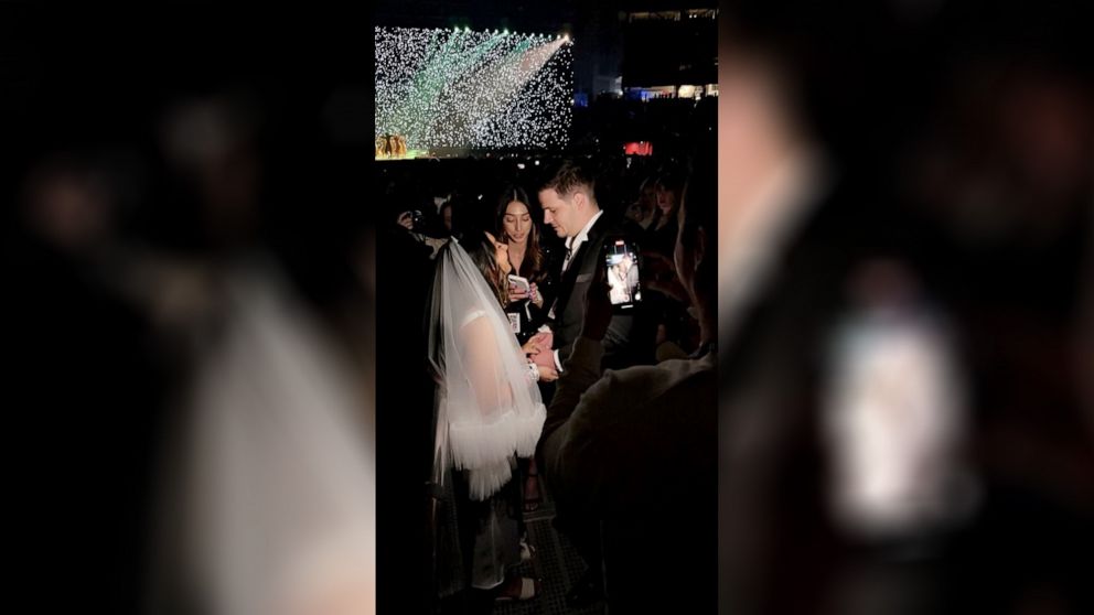 VIDEO: Couple gets married at Taylor Swift concert