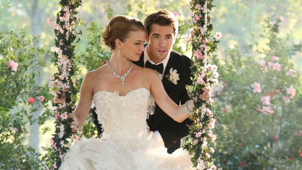 Emily VanCamp and Josh Bowman get married in a December 2013 episode of the show "Revenge," on ABC.
