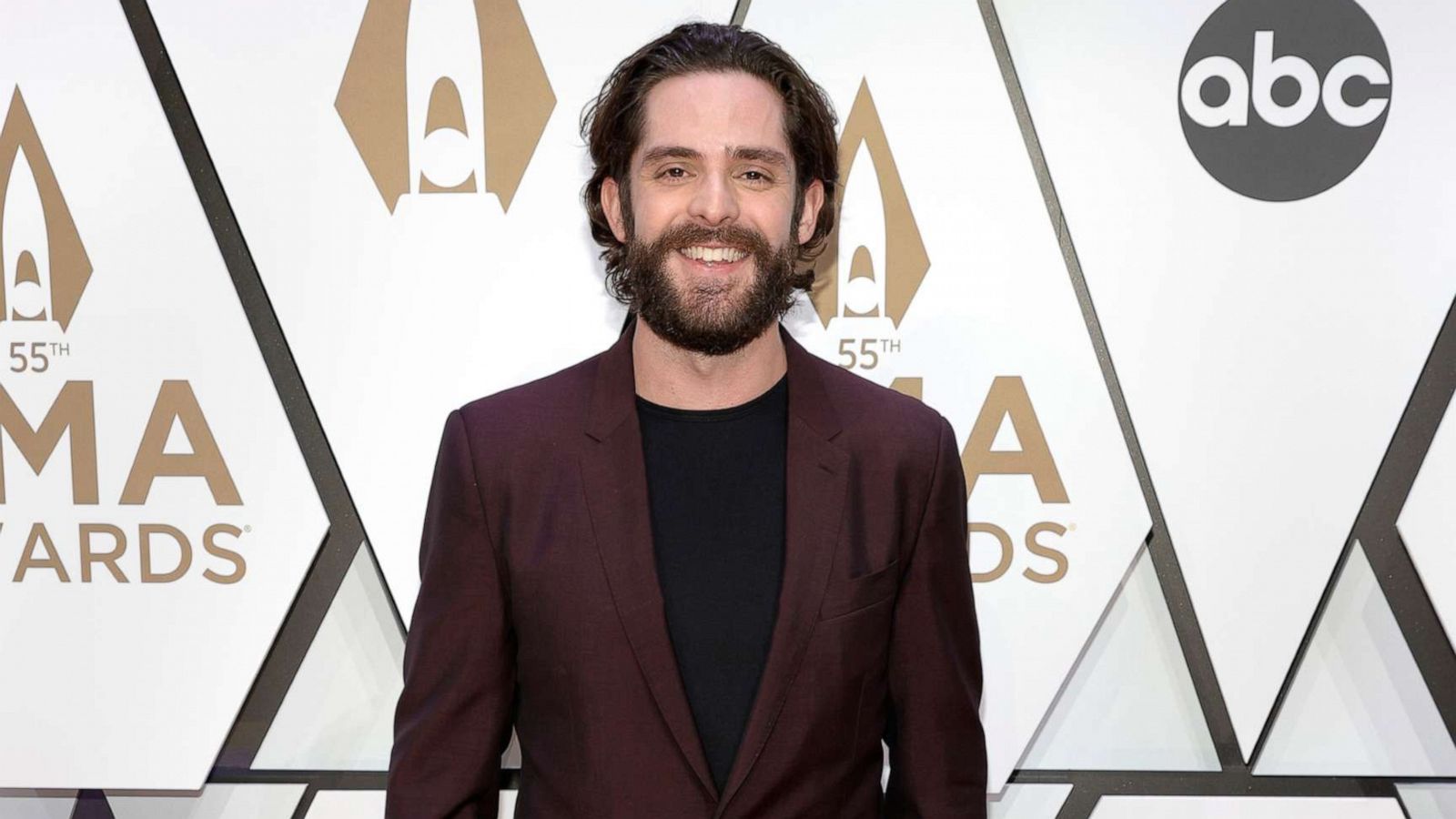 Thomas Rhett, Lauren Akins Pose with All Four Daughters in Family Photo