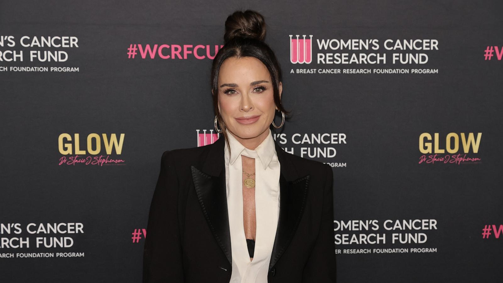 PHOTO: Kyle Richards arrives at "An Unforgettable Evening" Benefiting The Woman's Cancer Research Fund at Beverly Wilshire, A Four Seasons Hotel on April 10, 2024 in Beverly Hills, Calif.