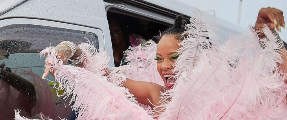 Rihanna S Feathered 2019 Barbados Crop Over Festival Look Is Making The Internet Happy Abc News