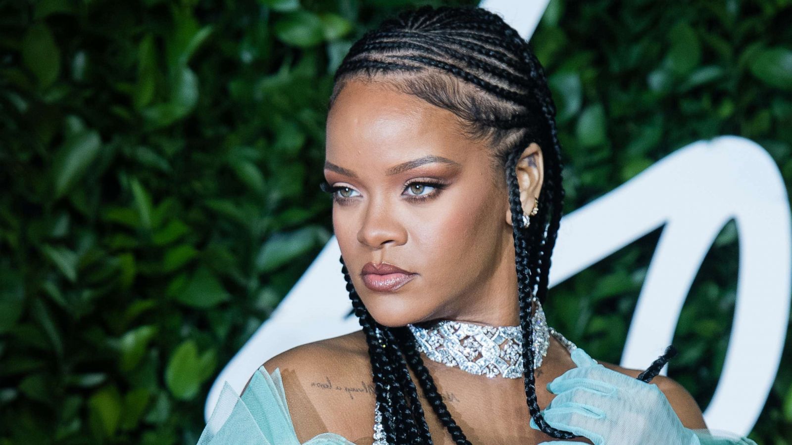 Rihanna Shares Her Secrets To Getting The Perfect Brow Gma