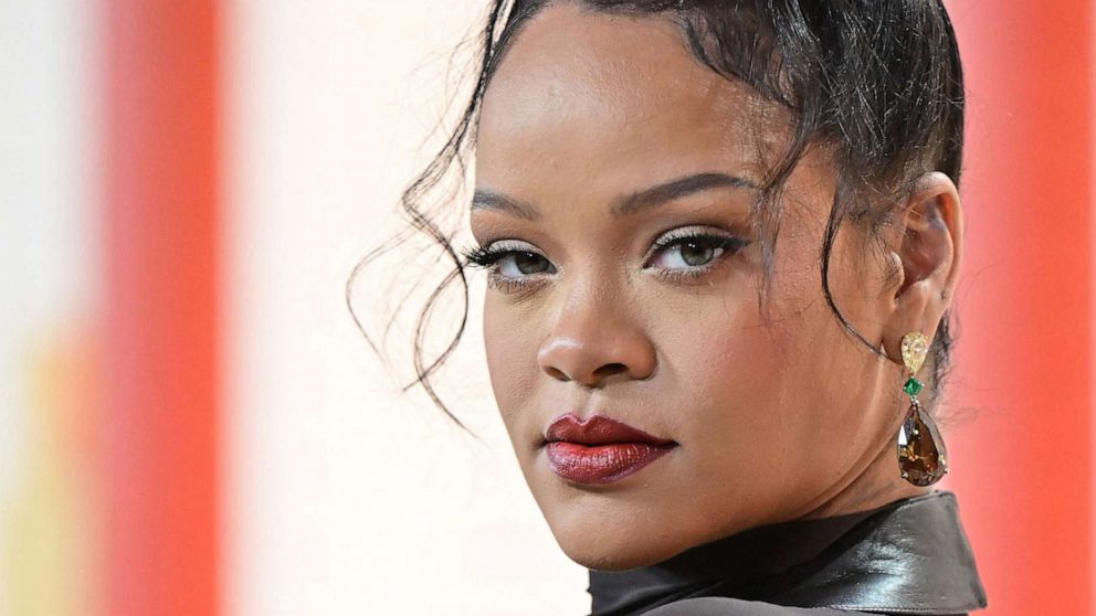 Rihanna deixa o cargo de CEO da Savage X Fenty e dá as boas-vindas a Hilary Sober: ‘Ela é uma líder tão forte’