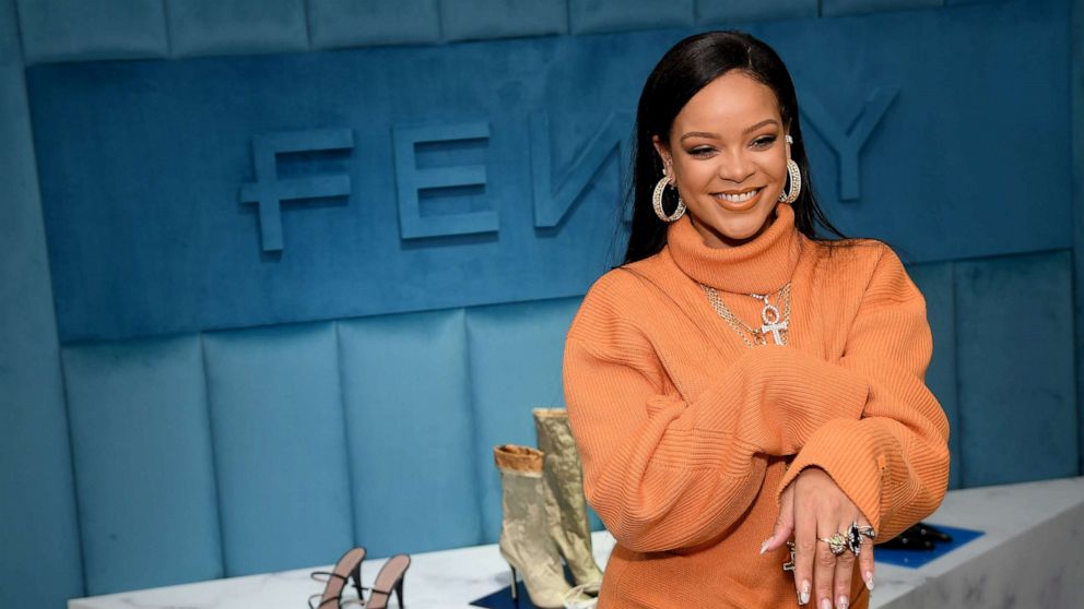 rihanna closes fenty