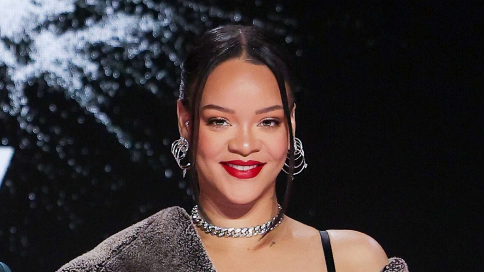 All 4 of Rihanna's Oscar Night Jewelry Looks