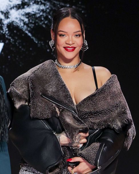 Pregnant Rihanna Sings 'Lift Me Up' in Sheer Top at Oscars 2023 – Rvce News