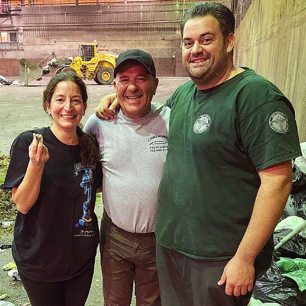 VIDEO: Sanitation worker miraculously finds woman’s ring in trash pile