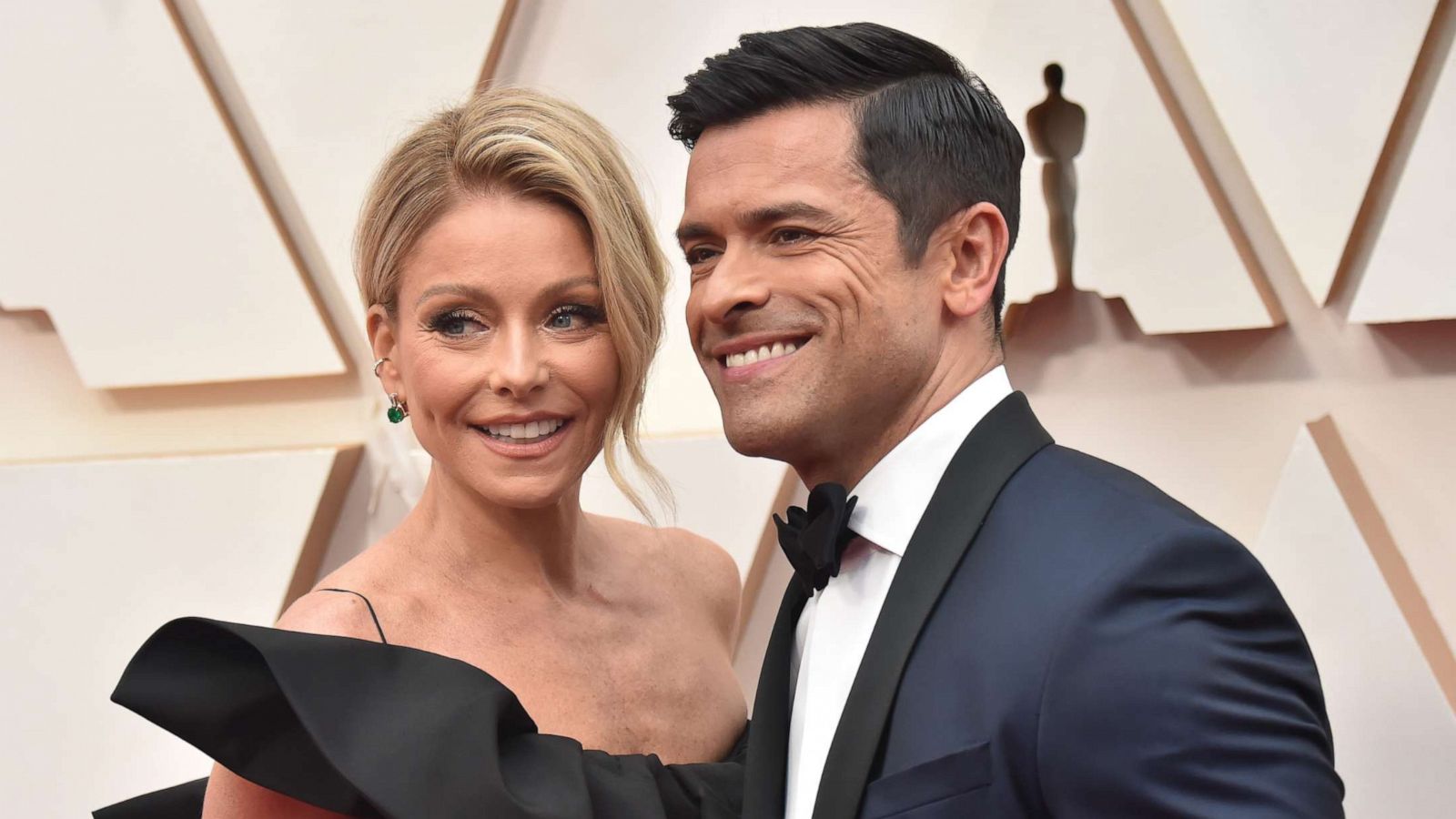 PHOTO: Kelly Ripa and Mark Consuelos attend the 92nd annual Academy Awards, Feb. 9, 2020, in Hollywood, Calif.