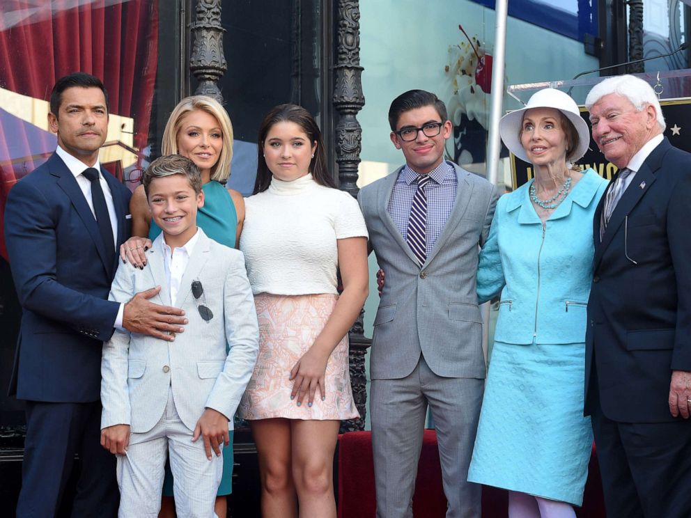 PHOTO: Kelly Ripa, husband Mark Consuelos, daughter Lola Consuelos, sons Michael Consuelos and Joaquin Consuelos, mom Esther Ripa and dad Joseph Ripa attend the ceremony honoring Kelly Ripa with a star on the Hollywood Walk of Fame, Oct. 12, 2015.