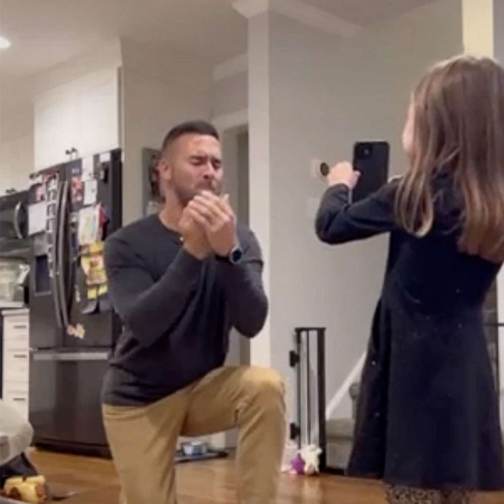Daddy-daughter duo's 'Love Story' reaction video goes viral - Good Morning  America