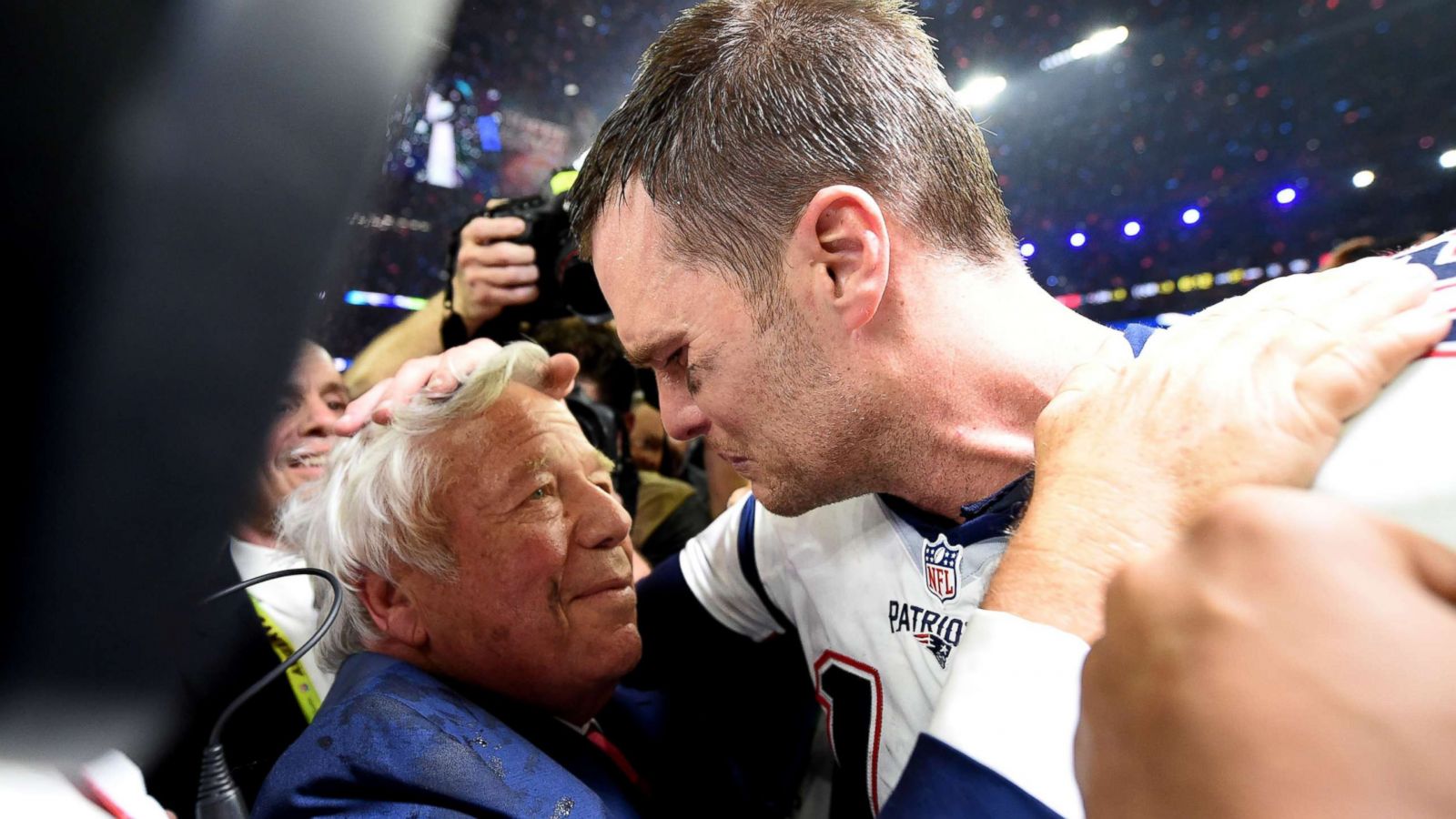 Patriots QB Tom Brady leads NFL in jersey sales (again); TE Rob