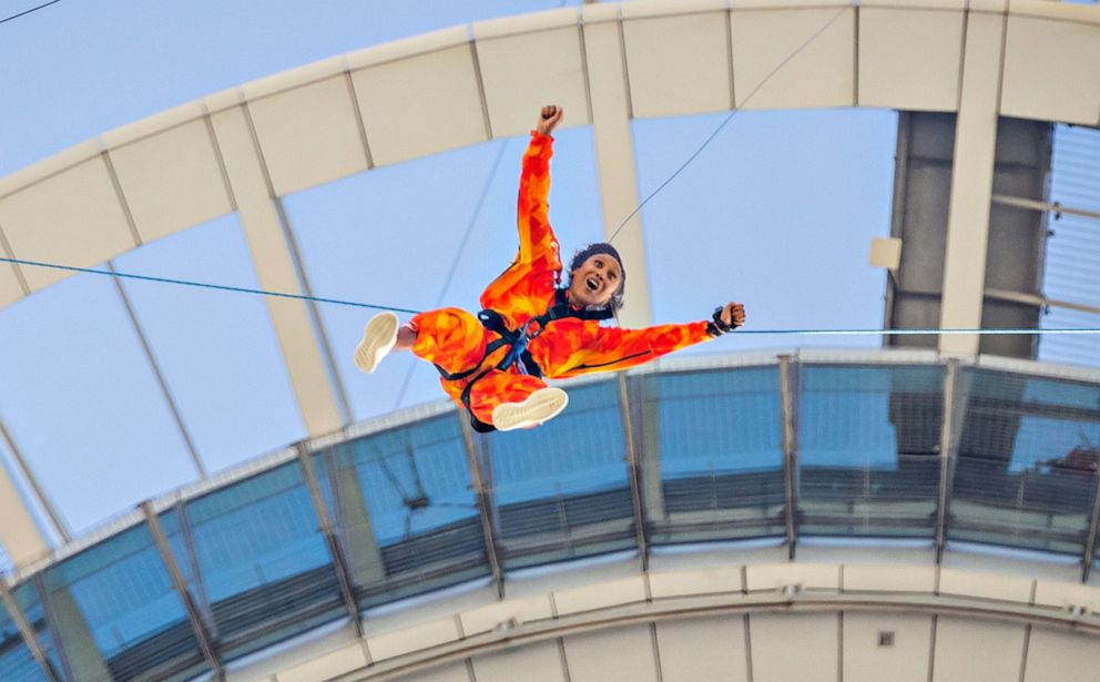 PHOTO: Robin Roberts visits The Sky Tower in Aukland, New Zealand for "Good Morning America."