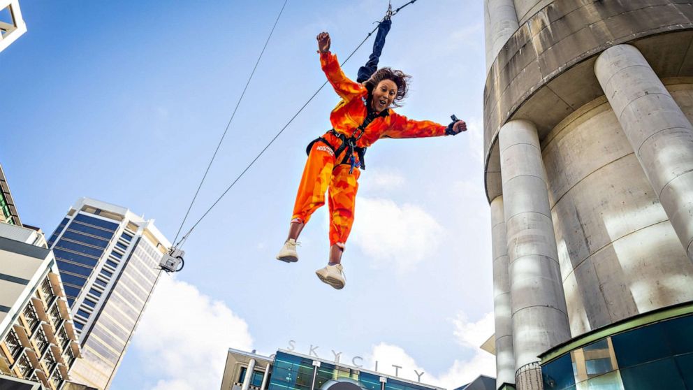 Robin Roberts makes 'once-in-a-lifetime' jump from New Zealand Sky Tower