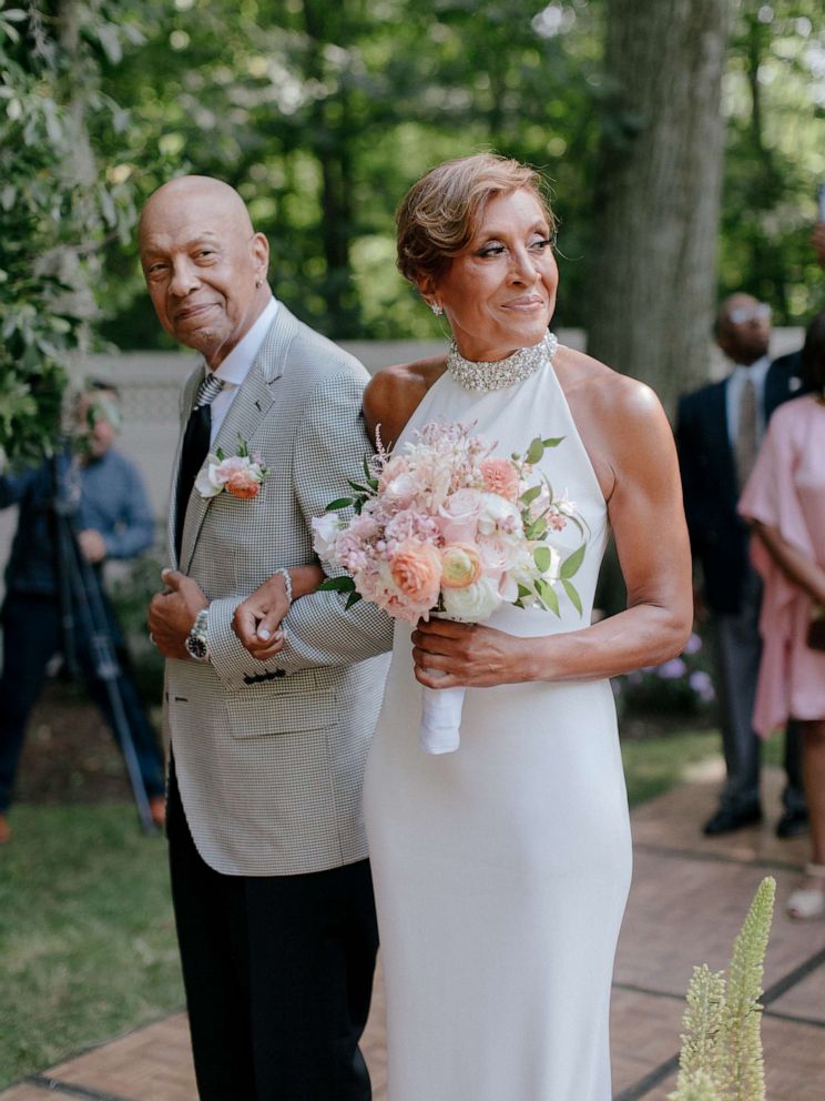PHOTO: Robin Roberts’ brother, Lawrence Roberts Jr., walked her down the aisle.