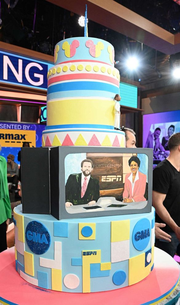 PHOTO:"Good Morning America" celebrates Robin Roberts' 30th anniversary at the Walt Disney Company on Jan. 15, 2020.