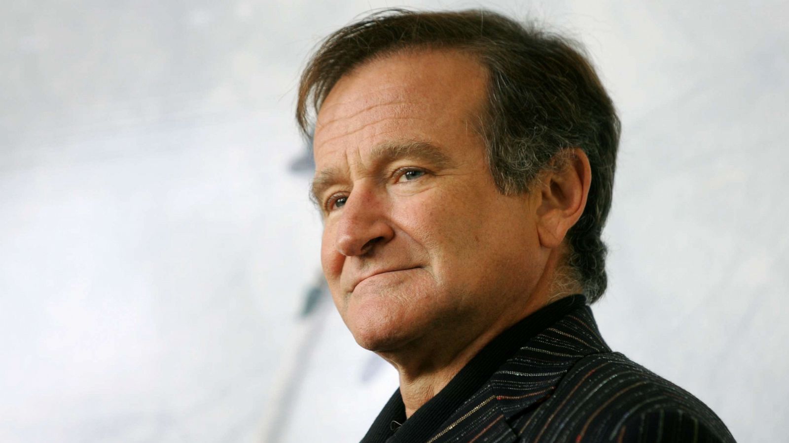 PHOTO: In this Nov. 15, 2005, file photo, Robin Williams poses for photographers during a photo call in Rome.