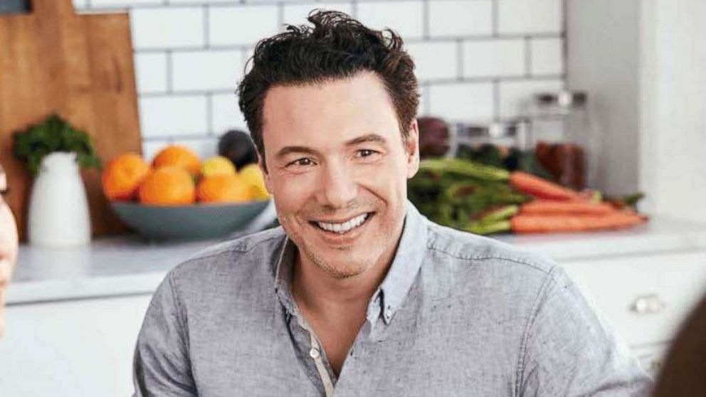 PHOTO: Chef Rocco Dispirito shows Ginger Zee how to make vegetable lasagna.