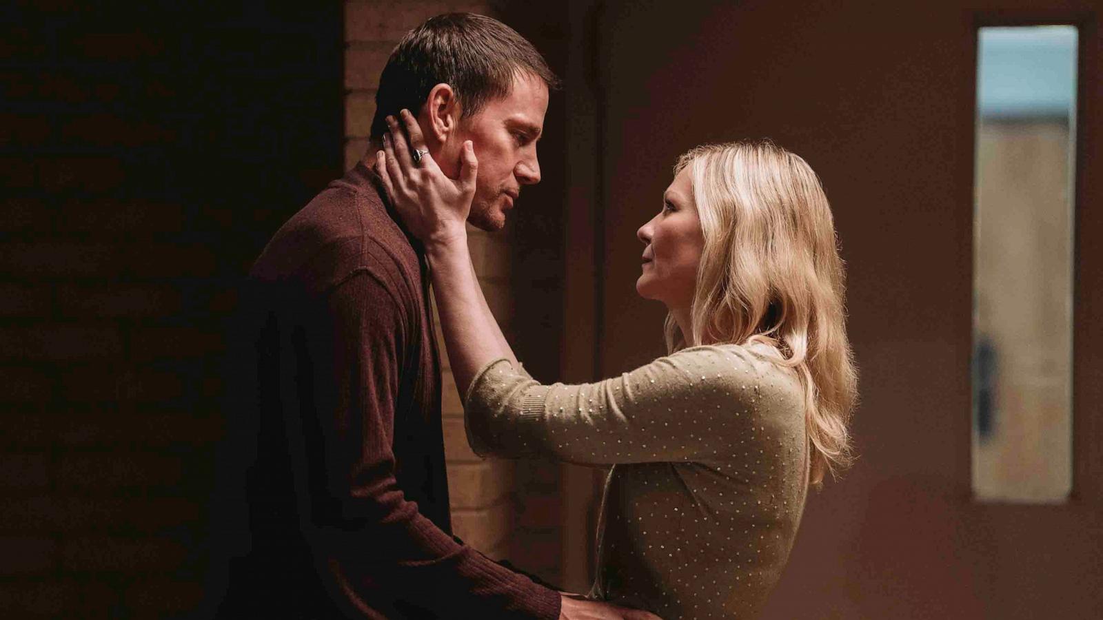 PHOTO: Channing Tatum and Kirsten Dunst star in Paramount Pictures' "ROOFMAN."