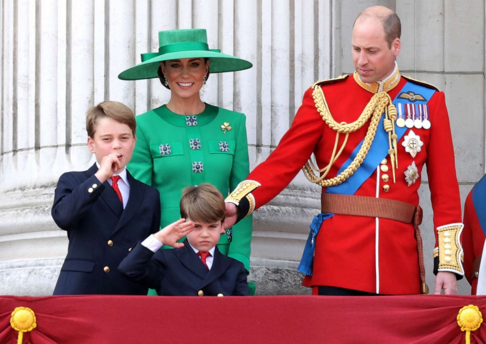 PHOTO: Prince William, Prince of Wales, Prince Louis of Wales, Catherine, Princess of Wales and Prince George of Wales on the Buckingham Palace balcony during Trooping the Colour, June 17, 2023 in London.
