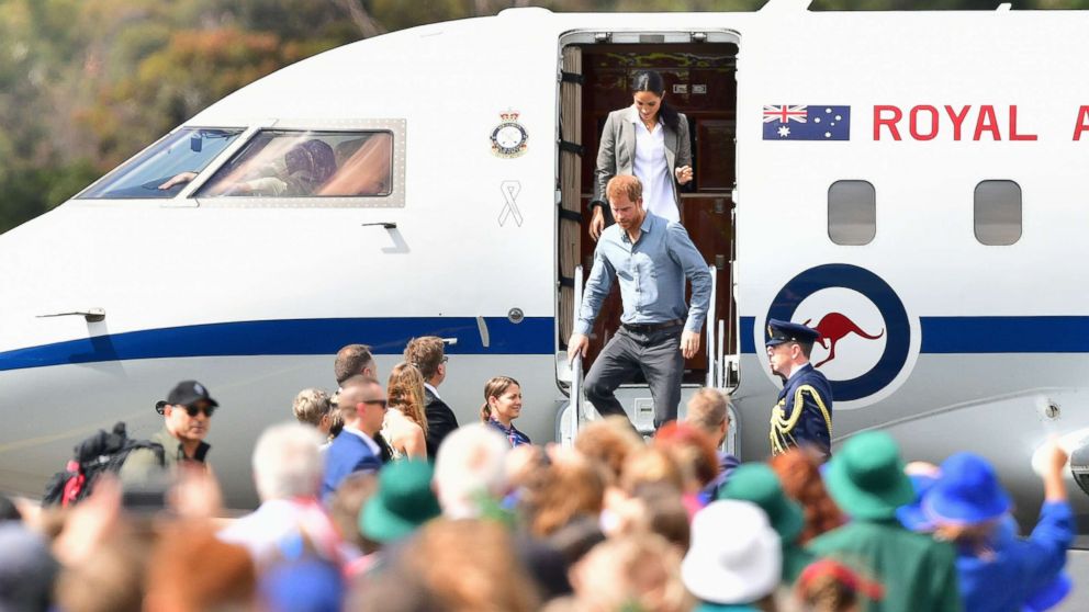 PHOTO: Prince Harry, Duke of Sussex and Meghan, Duchess of Sussex arrive at Dubbo Airport on Oct. 17, 2018, in Dubbo, Australia.