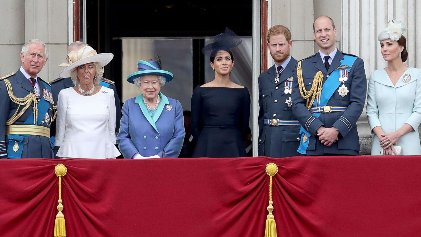 PHOTO: Prince Charles, Camilla, Duchess of Cornwall, Queen Elizabeth II, Meghan, Duchess of Sussex, Prince Harry, Prince William, and Catherine, Duchess of Cambridge watch the RAF flypast on the balcony of Buckingham Palace, July 10, 2018 in London.