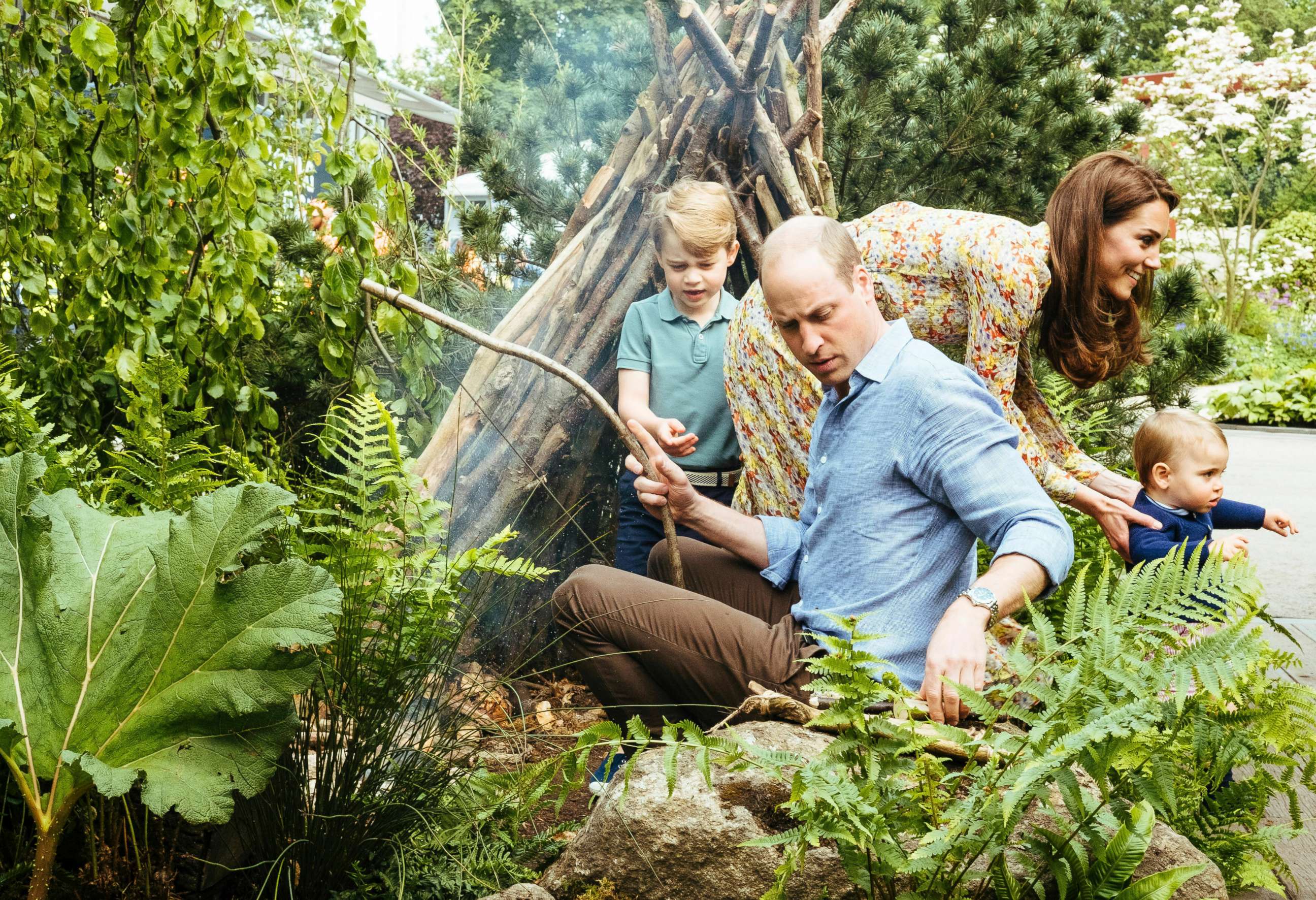 PHOTO:Prince William, Kate, Duchess of Cambridge and their children, Prince George, Princess Charlotte and Prince Louis play in the Adam White and Andree Davies co-designed garden in London in this photo released on May 19, 2019.