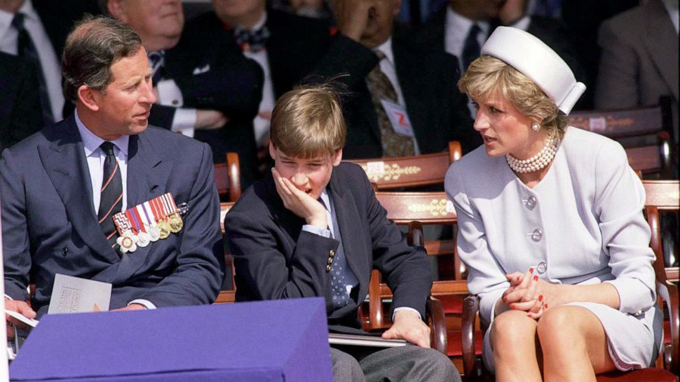 PHOTO: Prince And Princess Of Wales With Prince William In Hyde Park, May 7, 1995.
