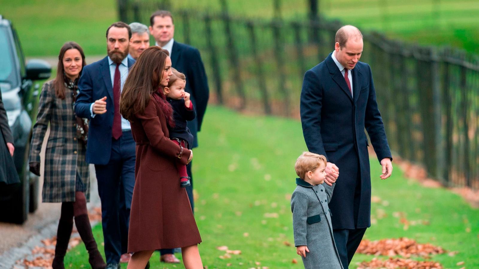 PHOTO: Prince William, Duke of Cambridge, Catherine, Duchess of Cambridge, Prince George of Cambridge, Princess Charlotte of Cambridge, Pippa Middleton and James Middleton attend Church on Christmas Day on Dec. 25, 2016 in Bucklebury, Berkshire.