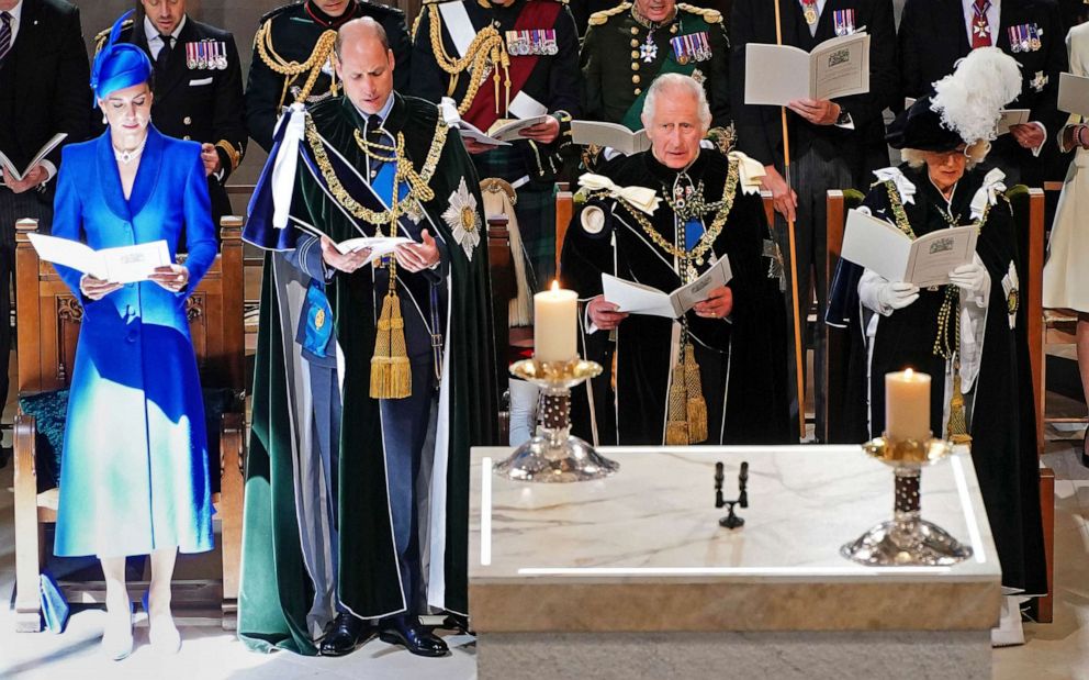 PHOTO: Prince William, the Prince of Wales, second left, Kate, the Princess of Wales and King Charles III, center and Queen Camilla sing, during the National Service of Thanksgiving at St Giles' Cathedral, in Edinburgh, July 5, 2023.