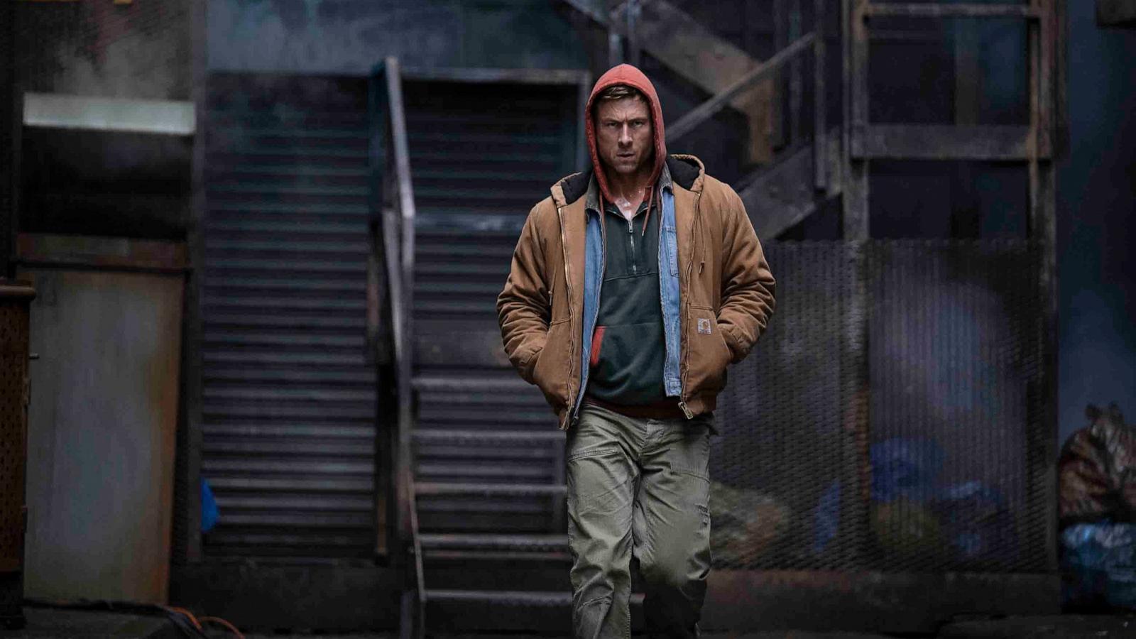 PHOTO: Glen Powell stars in Paramount Pictures' "THE RUNNING MAN."