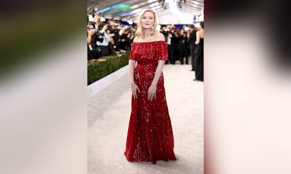 PHOTO: Kirsten Dunst attends the 28th Annual Screen Actors's Guild Awards at Barker Hangar on Feb. 27, 2022 in Santa Monica, Calif.