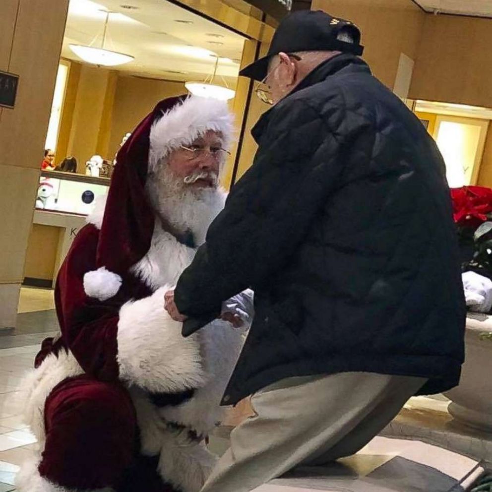VIDEO: This photo of Santa and a 93-year-old veteran is spreading Christmas joy